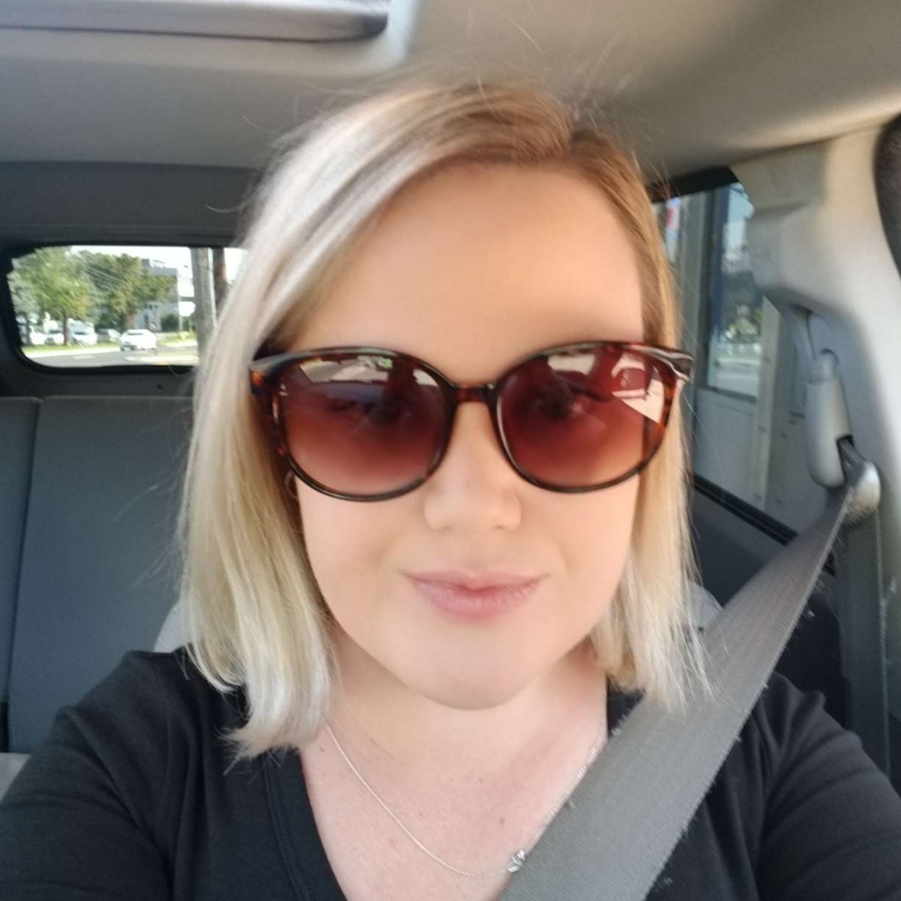 Meet Your Posher Shawna!